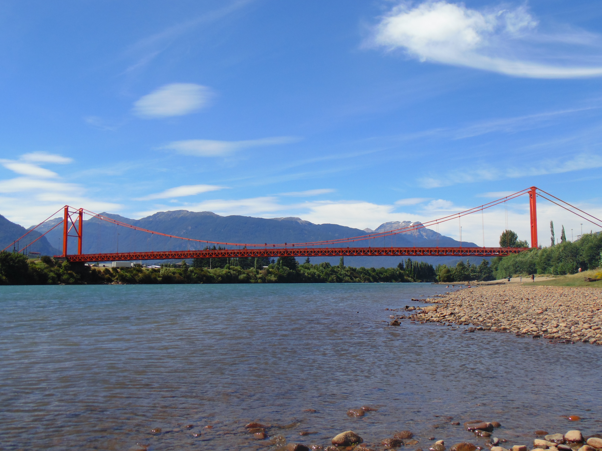 Puente Presidente Ibáñez sobre el río Aysén — vista panorámica